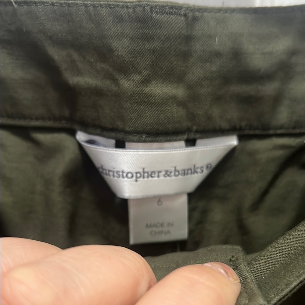 NWT Christopher & Banks Dark Green Womens 6 Shorts - Picture 2 of 4